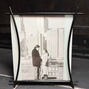 New Modern Sixtrees Bowed Frame Black Metal Curved Glass 4x6 Photo Frame‎ 60446A